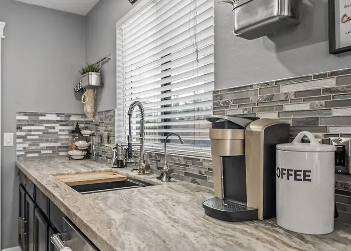 Spacious 4br Near Phoenix Raceway State Farm Stadium And Westgate Avondale