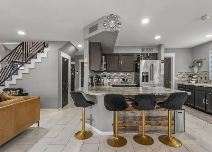Spacious 4br Near Phoenix Raceway State Farm Stadium And Westgate Holiday home Avondale