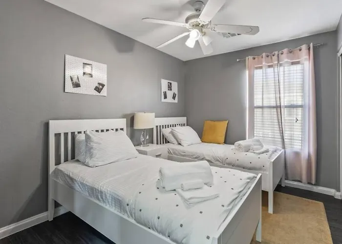 Spacious 4br Near Phoenix Raceway State Farm Stadium And Westgate Holiday home Avondale